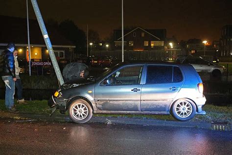 Cruquius Auto Vliegt Uit De Bocht En Ramt Lantaarnpaal 112Meerlanden