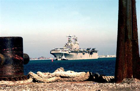 The Tarawa Class Amphibious Assault Ship Uss Tarawa Lha 1 Nears Its Mooring At A Pier In