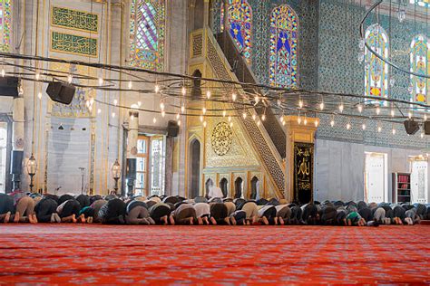 Inilah Sejarah Pertama Kali Umat Islam Melaksanakan Salat Tarawih