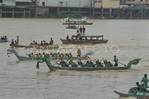 Lomba Pacu Perahu Di Sungai Batanghari Antara Foto