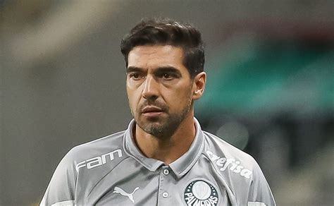 23 anos chapéu em Palmeiras e Grêmio Athletico fica perto de assinar