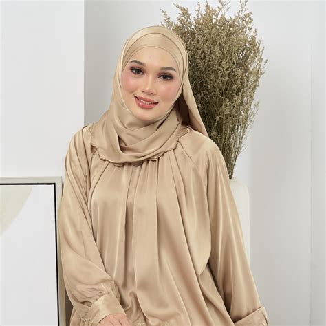 RANIA NUDE