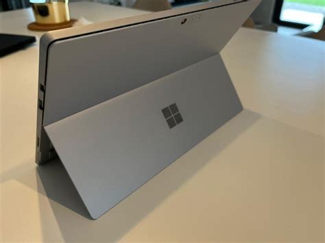 Microsoft Surface Pro i5 7300 256GB SSD 8GB ram UAG zaštitni case