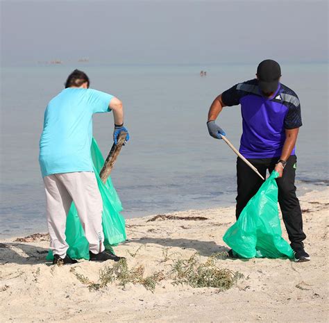 جريدة البلاد العقوبات البديلة تنظم حملة لتنظيف ساحل المالكية بمشاركة