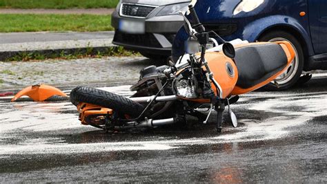 Frankfurt Unfall Motorradfahrer Schwer Verletzt Polizei Muss