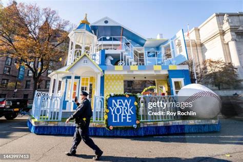 Thanksgiving Parade Float Photos And Premium High Res Pictures Getty