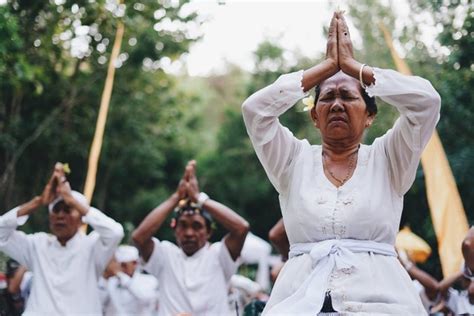 Makna Penampahan Dalam Tradisi Umat Hindu Di Bali Kumparan