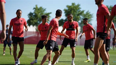 Levante Sevilla Convocatoria Gudelj Alta En Una Lista De 24