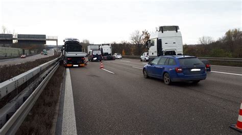 Fotostrecke Unfall Auf A Bei Asperg Lastwagen F Hrt In Leitplanke