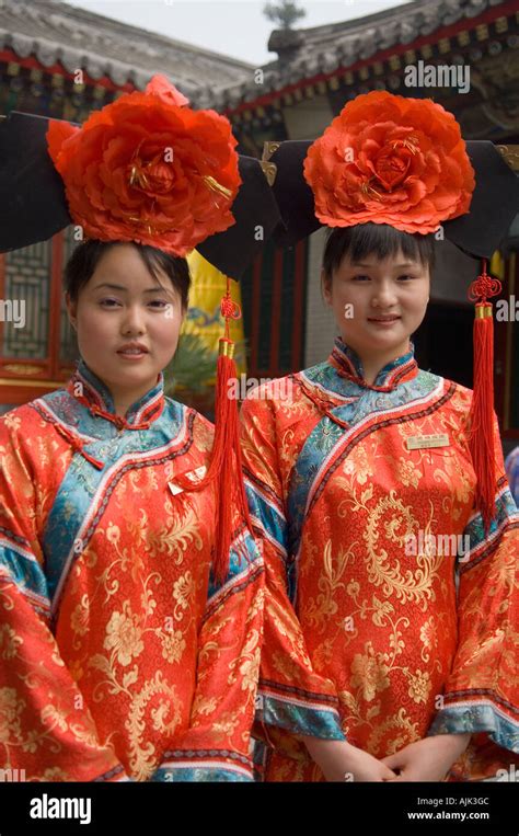 Manchu Women Wearing Traditional Dress Stock Photo - Alamy