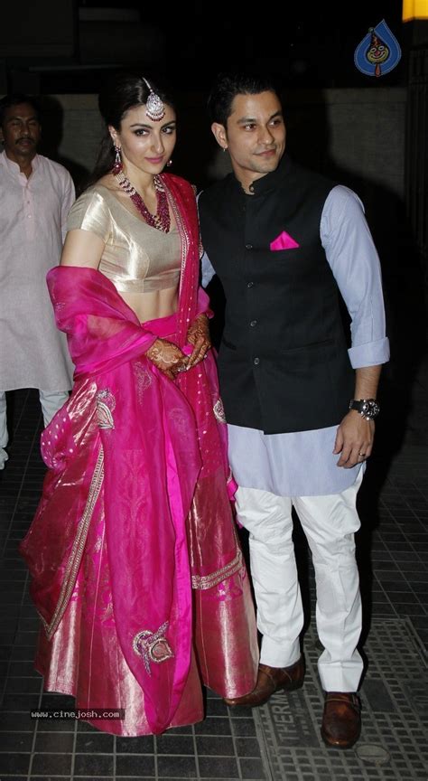 Bolly Celebs at Soha Ali Khan Wedding Party - Photo 5 of 80