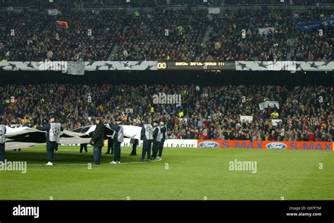 Nou Camp Ball Boys Wave The Giant Star Ball Hi Res Stock Photography