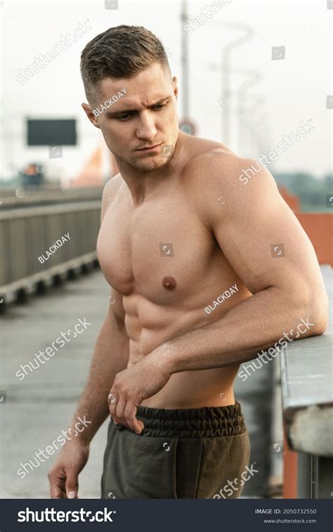 Handsome Muscular Man Naked Torso During Stok Foto Raf