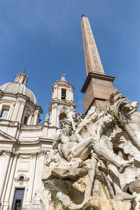 Vier Fluss Brunnen In Navona Quadrat Redaktionelles Foto Bild Von