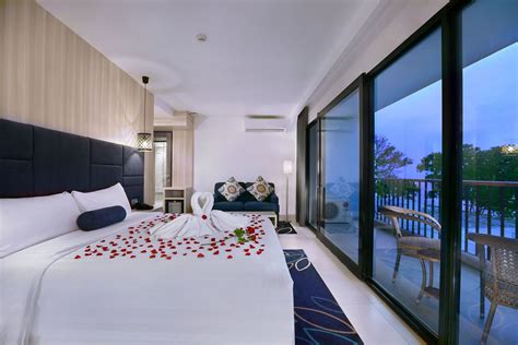 ASTON Anyer Beach Hotel - Scenic sunsets and views of Krakatoa