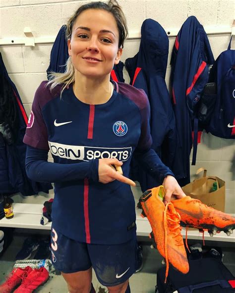 Laure Boulleau || PSG #D1F (Feb 18, 2018) Football Girls, Football Soccer, Football Players ...