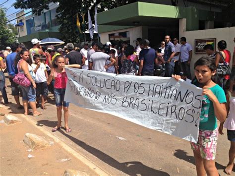 G1 Moradores de invasão são expulsos de terra e fazem protestos no