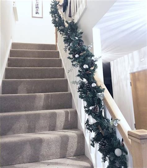 Staircase garland