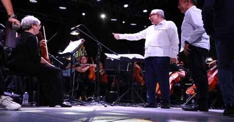 Rocha Moya Disfruta De Concierto De Regina Orozco Mientras Culiacán