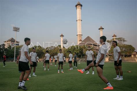 Latihan Perdana Timnas U 23 Jelang Kualifikasi Piala Asia ANTARA Foto