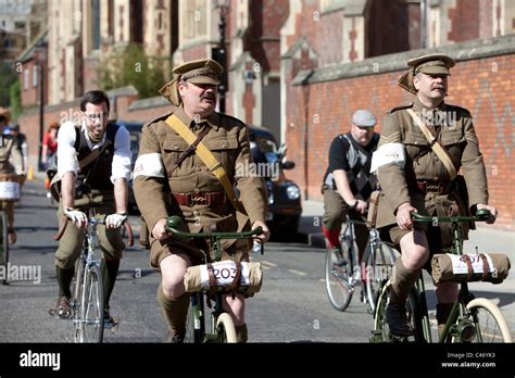 The Tweed Run London Uk Th April Participants Leave Lincoln