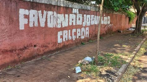 Após obras calçada do Lar Santana na Vila Tibério é usada para