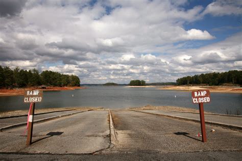 Lake Lanier 46 Year Old Man Drowns While Swimming To Boat