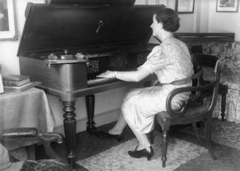 Podcast – The Dead Ladies Show