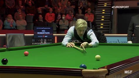 'This was unexpected!' - Neil Robertson misses final blue as Chris