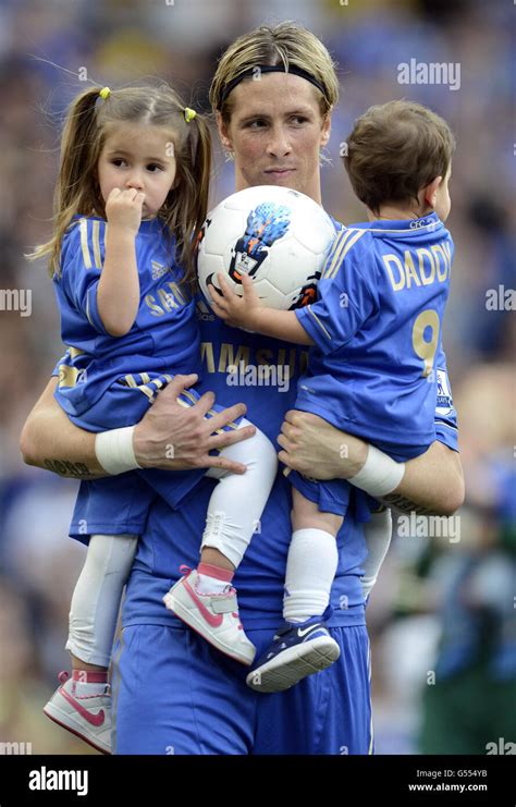 Chelseas Fernando Torres Con Hija Nora E Hijo Leo Fotografías E Imágenes De Alta Resolución Alamy