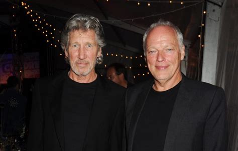 Roger Waters Corrects Grubby Little Article I Love Dave Gilmour S Guitar Solos