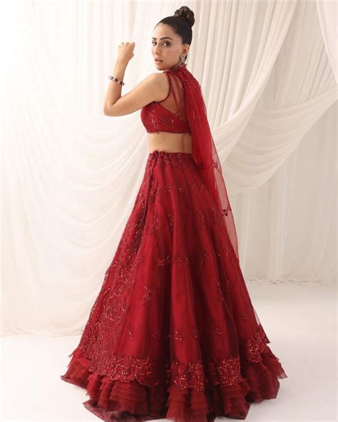 Ushna Shah Looks Fiery Hot In Deep Red Lehnga Choli By Asifa Nabeel Lens