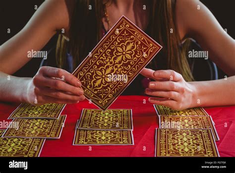 Fortune teller using tarot cards Stock Photo - Alamy