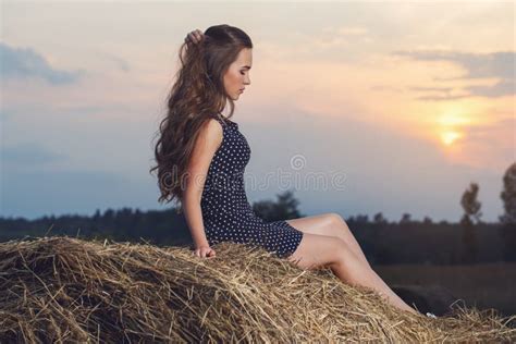 Belle Fille Dans Le Bikini Sur Une Plage Image Stock Image Du Bikini