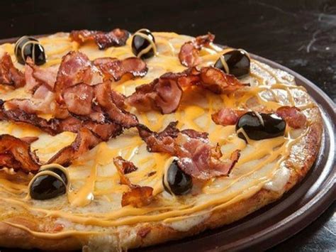 Pizza de bacon cheddar receita prática rápida e deliciosa