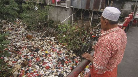 Kali Cijantung Cimanggis Tertutup Sampah Jadi Penyebab Banjir Depok