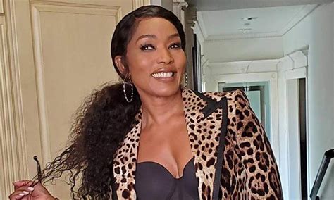 Angela Bassett 62 Looks Phenomenal As She Shows Off Impossibly Toned Figure Angela Bassett