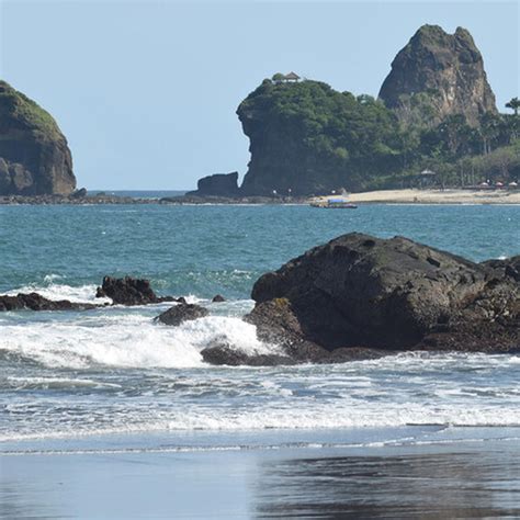 Gambar Pantai Watu Ulo Sam Nash