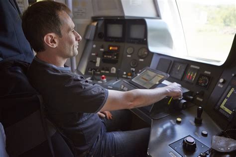 Pourriez Vous Devenir Conducteur De Train La SNCF Recrute Des Dizaines