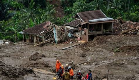 Banjir Bandang Dan Longsor Landa Sejumlah Desa Di Bandung Barat