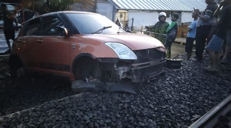 Suzuki Swift Tertabrak Kereta Di Kota Tasik Orang Tewas Dan Kritis