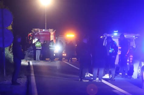 FOTO VIDEO TRAGEDIJA U PRUGOVU Dvoje poginulih u prometnoj nesreći