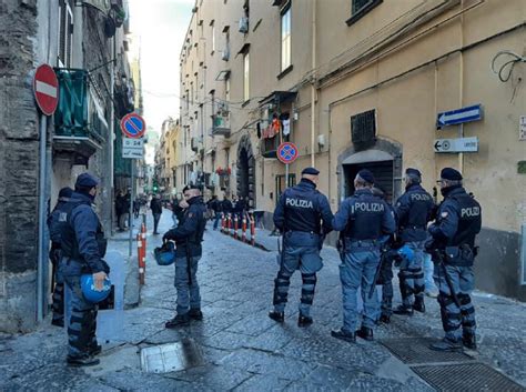 Napoli Sgomberato Il Palazzo Della Camorra A Pizzofalcone Gazzetta