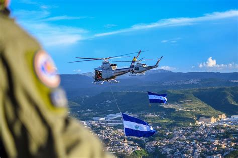 Fuerza Aérea De Honduras Se Lucen En El Bicentenario