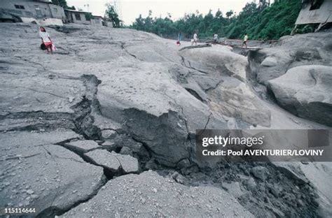 1991 Eruption Of Mount Pinatubo Photos and Premium High Res Pictures ...