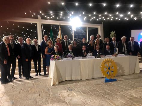 Passaggio Del Martelletto Al Rotary Club Trani Pietro De Luca Tupputi