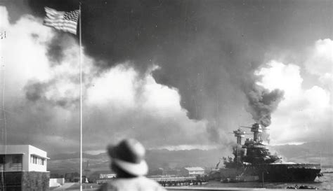 Melihat Momen Serangan Jepang Ke Pearl Harbor Lewat Foto Hitam Putih