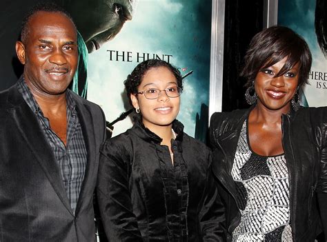 Viola Davis, Julius Tennon et Annabella from Le tapis rouge de l'avant ...