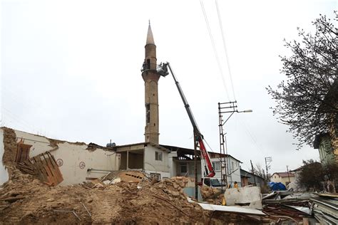 Malatya Da Depremde A R Hasar G Ren Cami Ve Minaresi Y K Ld