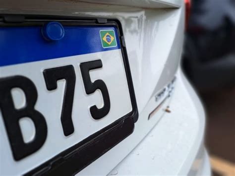 Junho é mês de licenciar veículos placas terminadas em 4 e 5